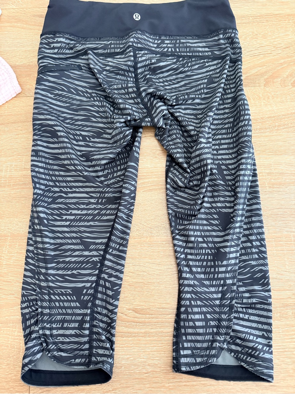 lululemon athletica Black & Gray Patterned Cropped Leggings